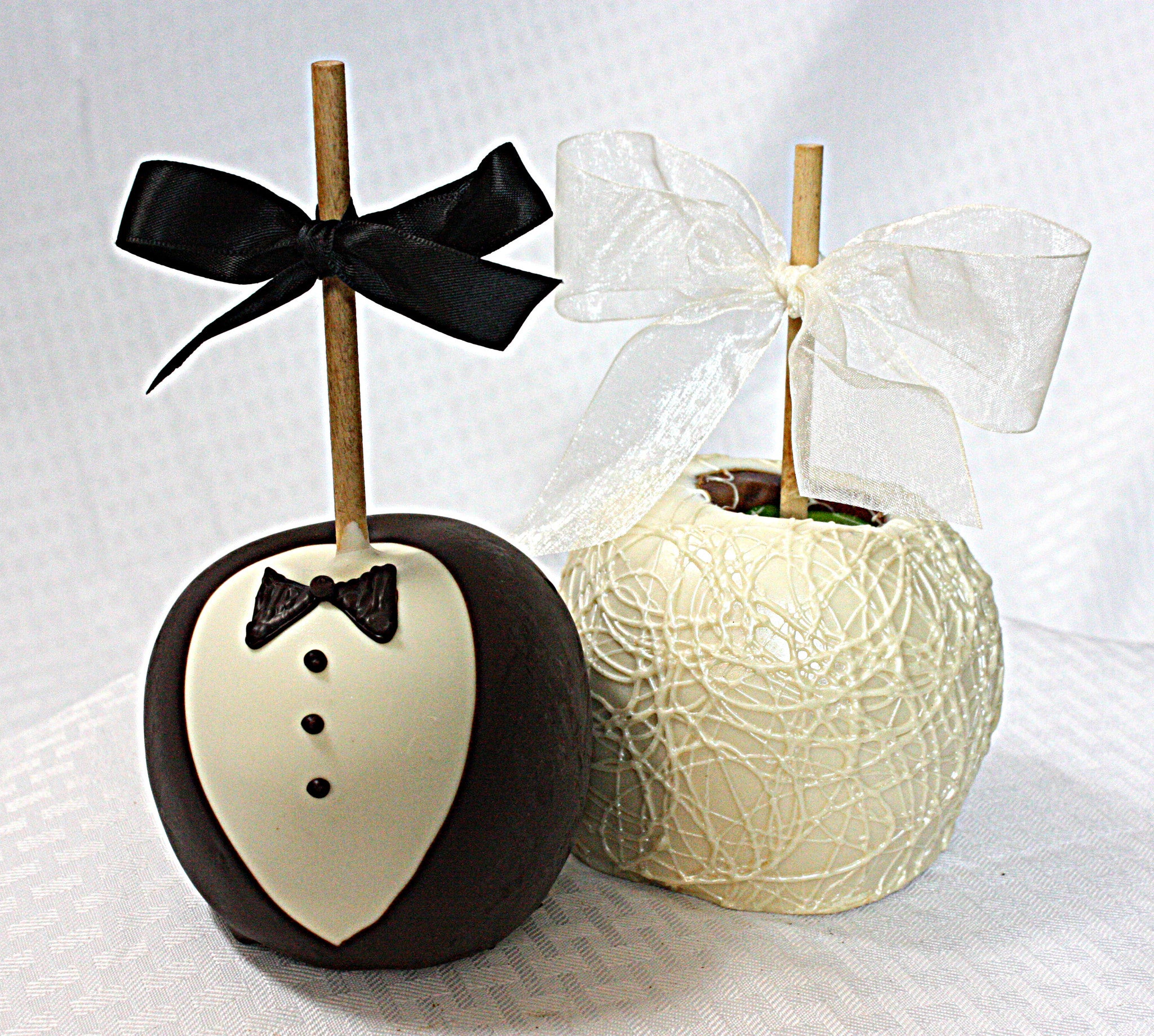 SPECIAL ORDER ONLY* Gourmet Bride & Groom Apple Set | Zwahlen's